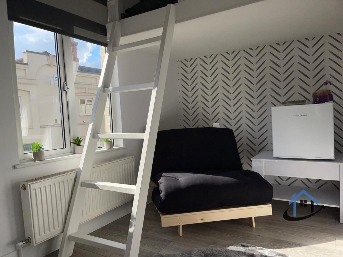 Acaster House, X4 Rooms With En-Suites X1 Room Private Bathroom, Street Parking, Close To Train Station Kettering Exterior foto